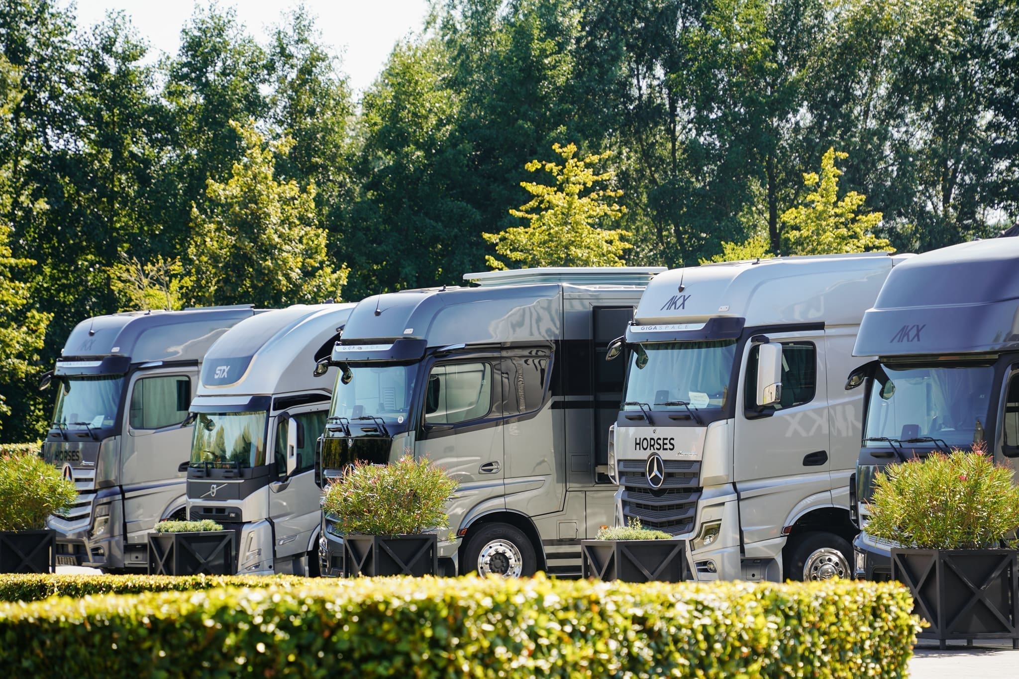 Second hand STX trucks
